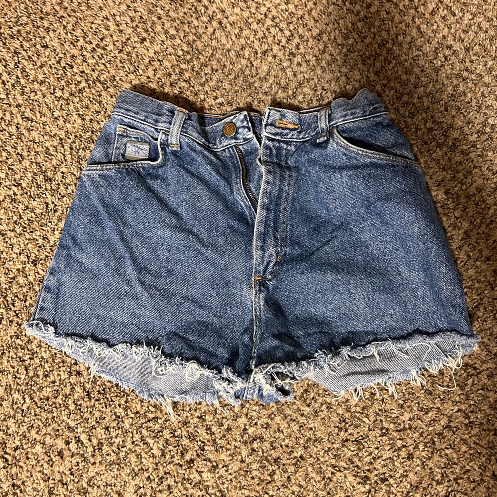 Super cute wrangler highwaisted shorts fits like 2 see photos